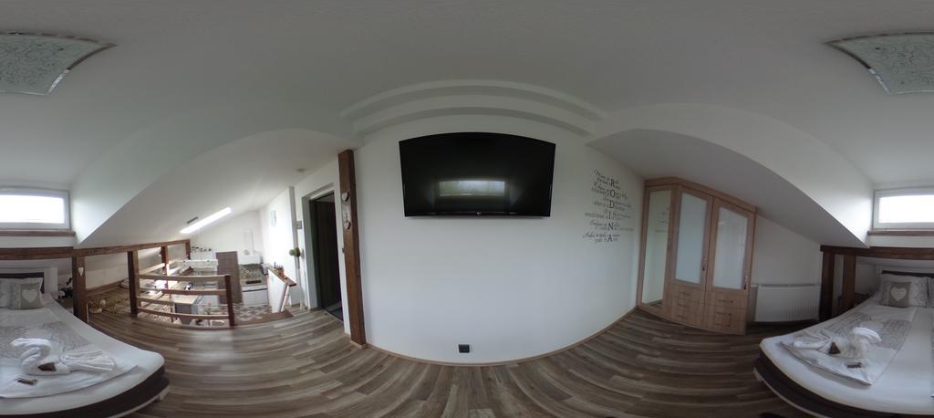 Luxusni Apartman Nmnm Mezonet Apartment Nove Mesto na Morave Bagian luar foto